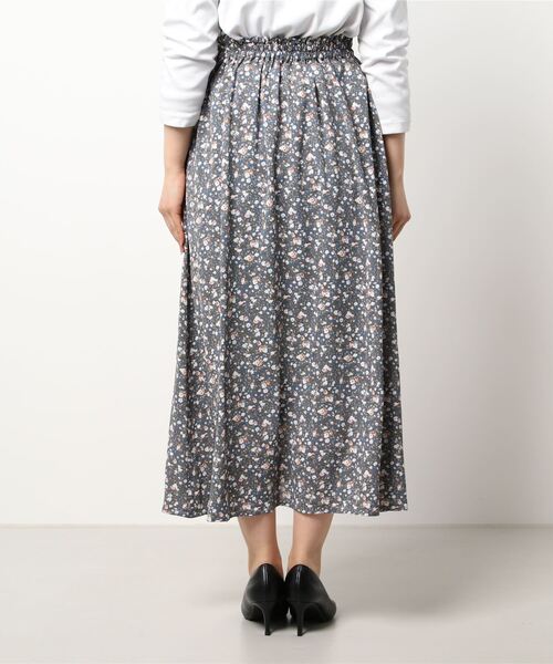 Te chichi TERRASSE（テチチテラス）の「花柄フレアスカート（スカート・レディース・ブラック/ブラウン/ブルー・ﾌﾘ-）」の5枚目の写真