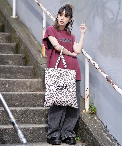 X-girl(エックスガール)の「MILLS LOGO TOTE BAG/ミルズロゴ トートバッグ(トートバッグ・レディース・ホワイト/ベージュ/ブルー・ONE SIZE)」の4枚目の写真