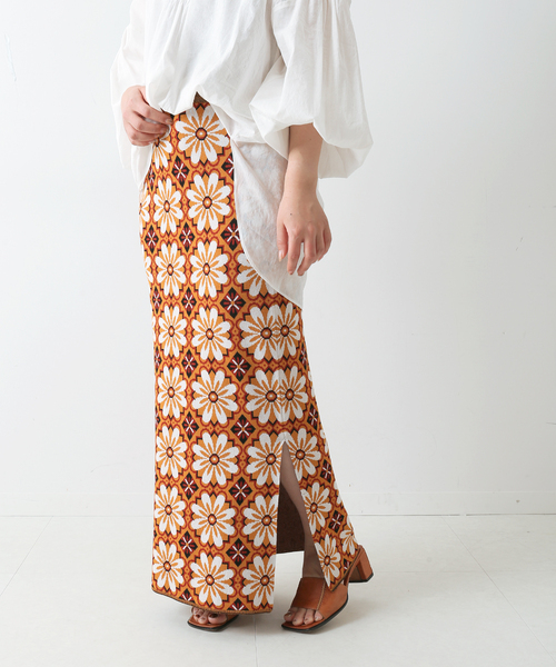 Simplicite(サンプリシテ)の「ダブルジャガード柄ニットスカート(スカート・レディース・ブラック/オレンジ/ブルー・FREE)」の14枚目の写真