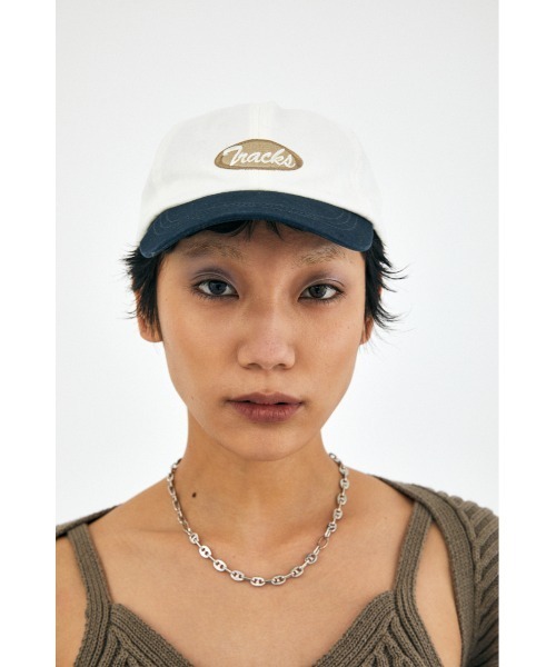 MOUSSY（マウジー）の「WASHED AUTO LOGO キャップ（キャップ・レディース・ベージュ/アイボリー・FREE）」の2枚目の写真
