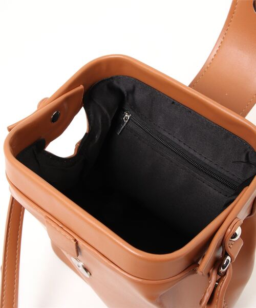 210nouve（トゥージュヌーブ）の「フレームコンパクトショルダーバッグ（ショルダーバッグ・レディース・ブラウン/ブラック/イエロー/レッド・FREE）」の17枚目の写真