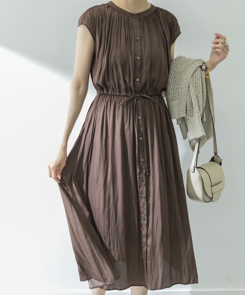 URBAN RESEARCH（アーバンリサーチ）の「フレンチスリーブヴィンテージサテンドロストワンピース（ワンピース・レディース・ブラウン/ベージュ系その他/ブラック・FREE）」の3枚目の写真