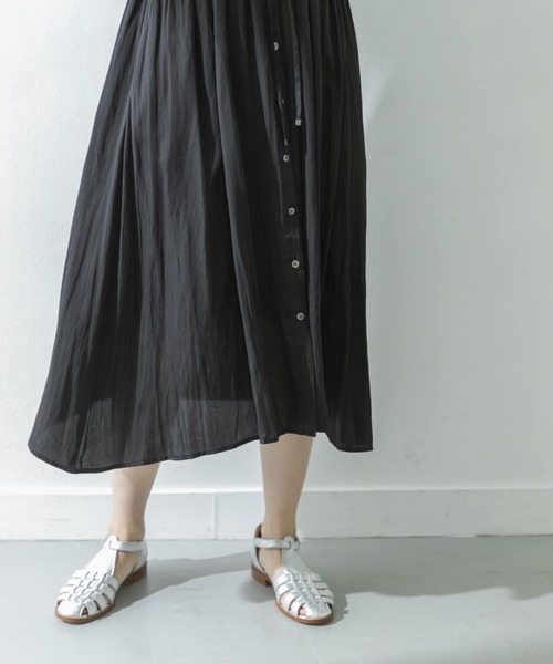 URBAN RESEARCH（アーバンリサーチ）の「フレンチスリーブヴィンテージサテンドロストワンピース（ワンピース・レディース・ブラウン/ベージュ系その他/ブラック・FREE）」の4枚目の写真