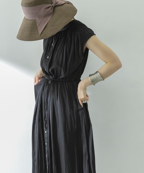 URBAN RESEARCH（アーバンリサーチ）の「フレンチスリーブヴィンテージサテンドロストワンピース（ワンピース・レディース・ブラウン/ベージュ系その他/ブラック・FREE）」の5枚目の写真