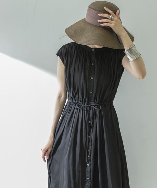 URBAN RESEARCH（アーバンリサーチ）の「フレンチスリーブヴィンテージサテンドロストワンピース（ワンピース・レディース・ブラウン/ベージュ系その他/ブラック・FREE）」の6枚目の写真