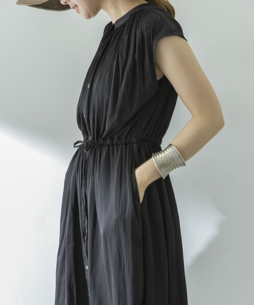 URBAN RESEARCH（アーバンリサーチ）の「フレンチスリーブヴィンテージサテンドロストワンピース（ワンピース・レディース・ブラウン/ベージュ系その他/ブラック・FREE）」の7枚目の写真