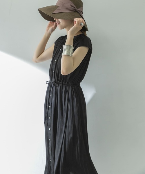 URBAN RESEARCH（アーバンリサーチ）の「フレンチスリーブヴィンテージサテンドロストワンピース（ワンピース・レディース・ブラウン/ベージュ系その他/ブラック・FREE）」の9枚目の写真