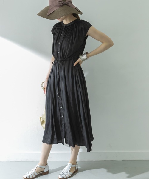 URBAN RESEARCH（アーバンリサーチ）の「フレンチスリーブヴィンテージサテンドロストワンピース（ワンピース・レディース・ブラウン/ベージュ系その他/ブラック・FREE）」の13枚目の写真