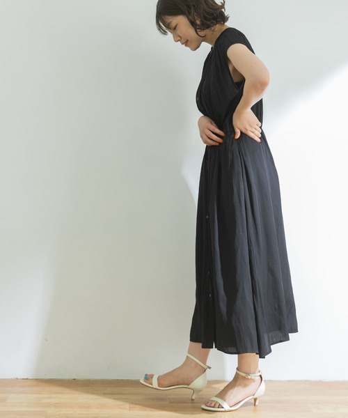 URBAN RESEARCH（アーバンリサーチ）の「フレンチスリーブヴィンテージサテンドロストワンピース（ワンピース・レディース・ブラウン/ベージュ系その他/ブラック・FREE）」の20枚目の写真