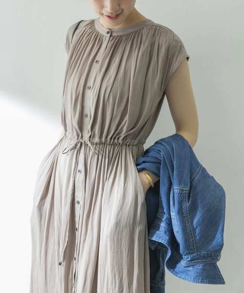 URBAN RESEARCH（アーバンリサーチ）の「フレンチスリーブヴィンテージサテンドロストワンピース（ワンピース・レディース・ブラウン/ベージュ系その他/ブラック・FREE）」の22枚目の写真