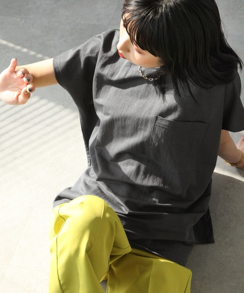 Chillfar(チルファー)の「ポケット付きビッグTシャツ(Tシャツ/カットソー・レディース・グリーン/ダークグレー/オフホワイト/ベージュ/ブラック・MEDIUM/LARGE)」の3枚目の写真