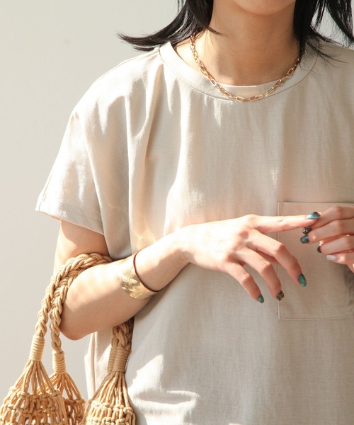 Chillfar(チルファー)の「ポケット付きビッグTシャツ(Tシャツ/カットソー・レディース・グリーン/ダークグレー/オフホワイト/ベージュ/ブラック・MEDIUM/LARGE)」の8枚目の写真