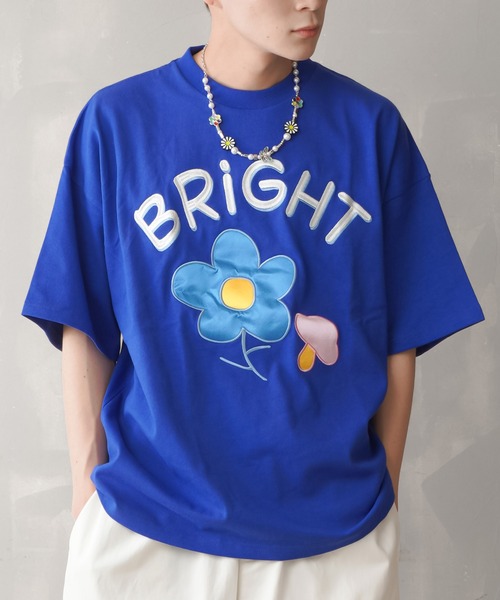 SPINNS(スピンズ)の「【ビッグシルエット】FLOWER MUSH 刺繍ワッペン ビッグTシャツ(Tシャツ/カットソー・メンズ・ホワイト/ブラック/ロイヤルブルー/オレンジ/レッド・ONESIZE)」の4枚目の写真