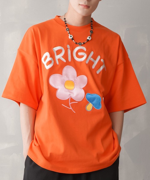 SPINNS(スピンズ)の「【ビッグシルエット】FLOWER MUSH 刺繍ワッペン ビッグTシャツ(Tシャツ/カットソー・メンズ・ホワイト/ブラック/ロイヤルブルー/オレンジ/レッド・ONESIZE)」の1枚目の写真