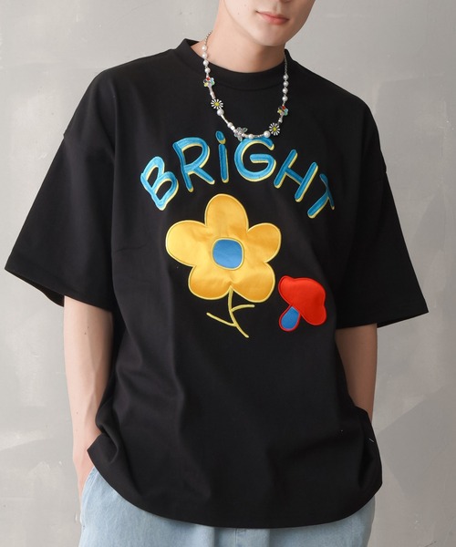 SPINNS(スピンズ)の「【ビッグシルエット】FLOWER MUSH 刺繍ワッペン ビッグTシャツ(Tシャツ/カットソー・メンズ・ホワイト/ブラック/ロイヤルブルー/オレンジ/レッド・ONESIZE)」の3枚目の写真