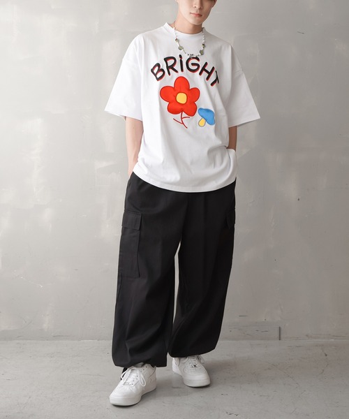 SPINNS(スピンズ)の「【ビッグシルエット】FLOWER MUSH 刺繍ワッペン ビッグTシャツ(Tシャツ/カットソー・メンズ・ホワイト/ブラック/ロイヤルブルー/オレンジ/レッド・ONESIZE)」の6枚目の写真