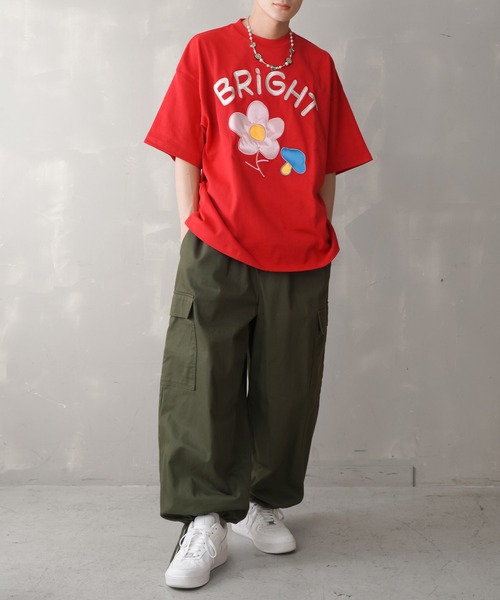 SPINNS(スピンズ)の「【ビッグシルエット】FLOWER MUSH 刺繍ワッペン ビッグTシャツ(Tシャツ/カットソー・メンズ・ホワイト/ブラック/ロイヤルブルー/オレンジ/レッド・ONESIZE)」の9枚目の写真