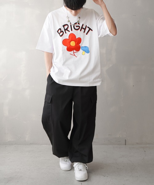 SPINNS(スピンズ)の「【ビッグシルエット】FLOWER MUSH 刺繍ワッペン ビッグTシャツ(Tシャツ/カットソー・メンズ・ホワイト/ブラック/ロイヤルブルー/オレンジ/レッド・ONESIZE)」の18枚目の写真