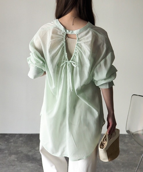 Riberry(リベリー)の「シアーストライプバックオープンシャツ(シャツ/ブラウス・レディース・グリーン/ブルー/パープル/イエロー・FREE)」の12枚目の写真