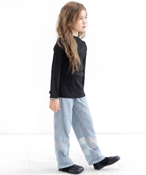 Bee des Bee（ビーデスビー）の「リブ地トップス（ニット/セーター・キッズ・ブラック・110cm/100cm/120cm/130cm/140cm/150cm）」の2枚目の写真