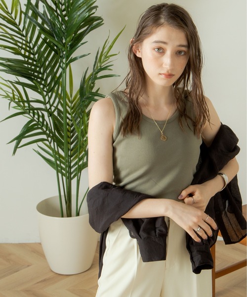 ANGIE(アンジー)の「【前後2WAY】スクエアネックリブタンクトップ(タンクトップ・レディース・ブラック/ブラウン/オフホワイト/カーキ/オレンジ・FREE)」の4枚目の写真