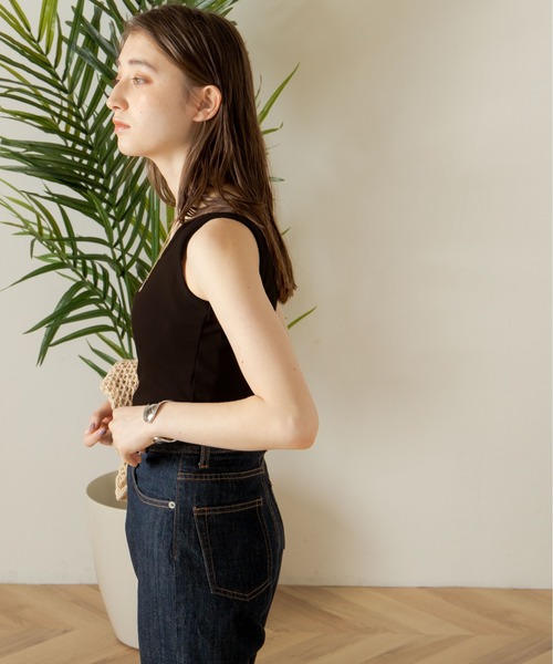 ANGIE(アンジー)の「【前後2WAY】スクエアネックリブタンクトップ(タンクトップ・レディース・ブラック/ブラウン/オフホワイト/カーキ/オレンジ・FREE)」の9枚目の写真