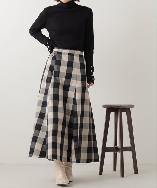 frames RAY CASSIN(フレームスレイカズン)の「袖口ボタン開き リブタートルプルオーバー(ニット/セーター・レディース・ブラック/ベージュ/レッド/オフホワイト/サックスブルー/イエロー/グリーン/ブラウン・FREE)」の17枚目の写真