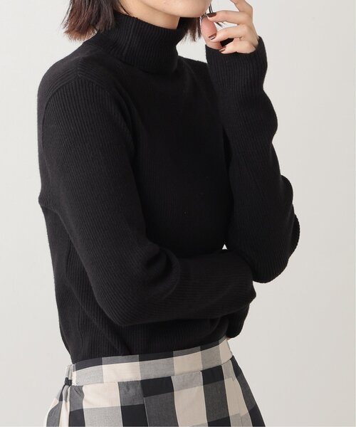 frames RAY CASSIN(フレームスレイカズン)の「袖口ボタン開き リブタートルプルオーバー(ニット/セーター・レディース・ブラック/ベージュ/レッド/オフホワイト/サックスブルー/イエロー/グリーン/ブラウン・FREE)」の18枚目の写真