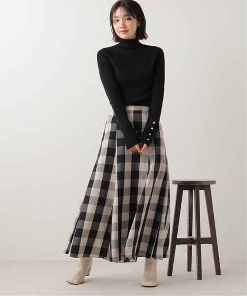 frames RAY CASSIN(フレームスレイカズン)の「袖口ボタン開き リブタートルプルオーバー(ニット/セーター・レディース・ブラック/ベージュ/レッド/オフホワイト/サックスブルー/イエロー/グリーン/ブラウン・FREE)」の19枚目の写真