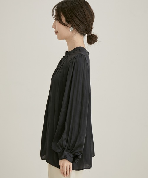 VIS（ビス）の「【洗える】【前後2WAY】サテンギャザースタンドブラウス（シャツ/ブラウス・レディース・パープル/ネイビー/ベージュ系その他/キナリ/ピンク系その他2・FREE）」の12枚目の写真