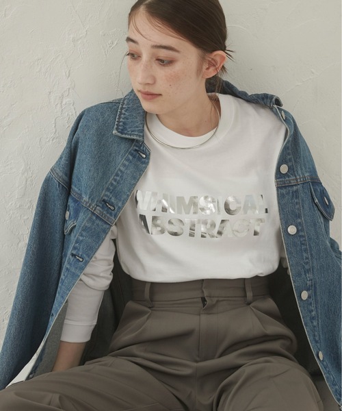 ANGIE(アンジー)の「フロッキー ロゴ / 箔 メタリック プリント ロンT(Tシャツ/カットソー・レディース・ブラック/ホワイト×パープル/ホワイト×グリーン/ホワイト×ブラック/ホワイト系その他/ベージュ系その他2/ホワイト系その他2/ネイビー×ホワイト/アッシュグレー/ブラック系その他2/スミクロ/ホワイト系その他3/杢グレー/カーキ/ホワイト系その他5/ホワイト系その他4/ブラック系4/ブラック系3/ブラック系2/ブラック系1/ホワイト系4/ホワイト系3/ホワイト系2/ホワイト系1/レッド系その他4/ベージュ系その他4/ブラック系その他4・MEDIUM/LARGE/SMALL)」の11枚目の写真