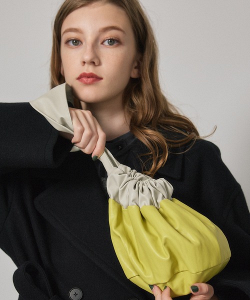 PUBLIC TOKYO（パブリックトウキョウ）の「2WAYエコレザー巾着バッグ（ハンドバッグ・レディース・ホワイト/シルバー/ブラック/ライム・FREE）」の3枚目の写真