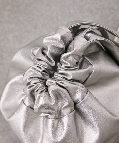 PUBLIC TOKYO（パブリックトウキョウ）の「2WAYエコレザー巾着バッグ（ハンドバッグ・レディース・ホワイト/シルバー/ブラック/ライム・FREE）」の18枚目の写真