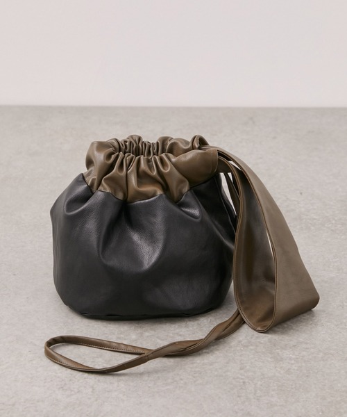 PUBLIC TOKYO（パブリックトウキョウ）の「2WAYエコレザー巾着バッグ（ハンドバッグ・レディース・ホワイト/シルバー/ブラック/ライム・FREE）」の22枚目の写真