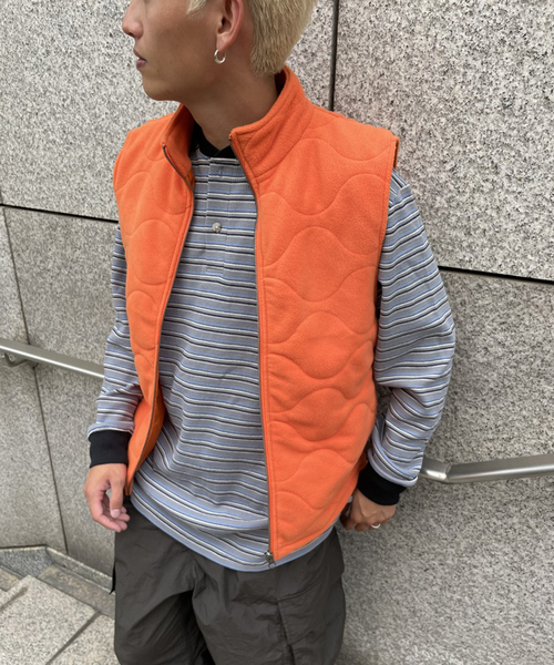 Oriens JOURNAL STANDARD（オリエンス ジャーナルスタンダード）の「キルトフリースベスト / Quilt Fleece Vest（その他アウター・メンズ・グレー/ネイビー/オレンジ・MEDIUM/LARGE）」の3枚目の写真