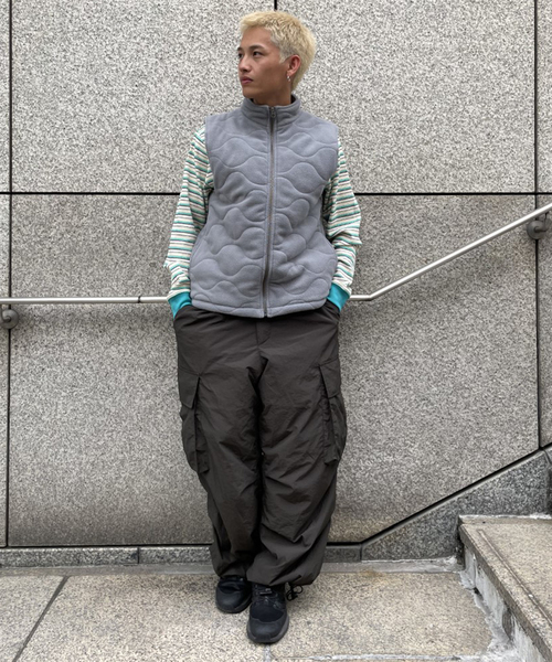 Oriens JOURNAL STANDARD（オリエンス ジャーナルスタンダード）の「キルトフリースベスト / Quilt Fleece Vest（その他アウター・メンズ・グレー/ネイビー/オレンジ・MEDIUM/LARGE）」の8枚目の写真