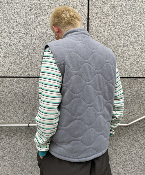 Oriens JOURNAL STANDARD（オリエンス ジャーナルスタンダード）の「キルトフリースベスト / Quilt Fleece Vest（その他アウター・メンズ・グレー/ネイビー/オレンジ・MEDIUM/LARGE）」の10枚目の写真
