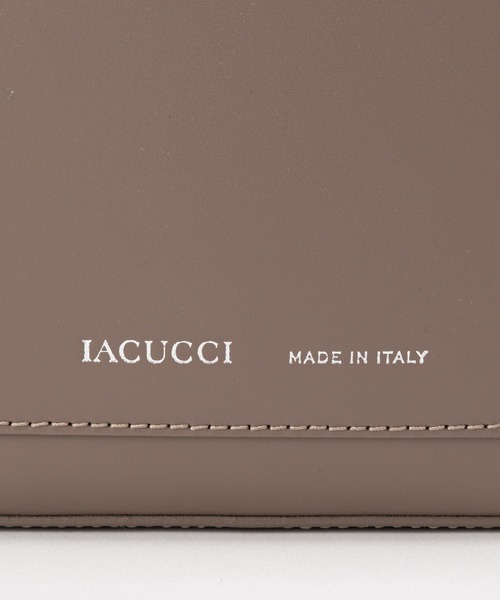 新品未使用　IACUCCI SD RUGA グレイッシュベージュ IACUCCI（イアクッチ）の「アバ SD RUGA（ショルダーバッグ