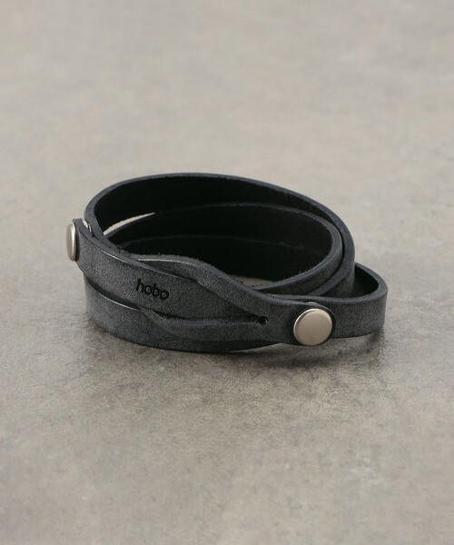 hobo(ホーボー)の「hobo/ホーボー TRIPLE WRAP BRACELET OILED COW LEATHER/トリプル ラップ ブレスレッド オイルド カウレザー(ブレスレット・メンズ・ブラック/ネイビー・フリ-)」の2枚目の写真