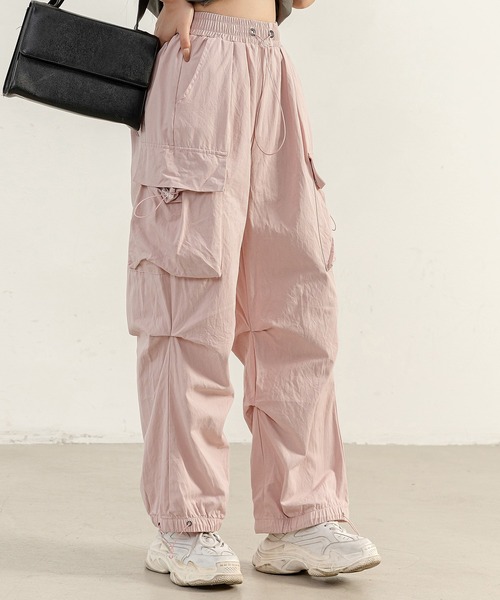 DAY CLOSET（デイ クローゼット）の「【ドローコード調節可能】ストリートからゆるっと愛されまで。メンズライクルーズカーゴパンツ レディース（カーゴパンツ・レディース・グレー/ブラック/カーキ/ベージュ/アイボリー/ライトカーキ/ピンク・S/M/L）」の8枚目の写真