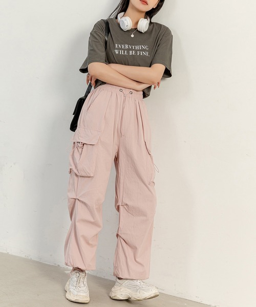 DAY CLOSET（デイ クローゼット）の「【ドローコード調節可能】ストリートからゆるっと愛されまで。メンズライクルーズカーゴパンツ レディース（カーゴパンツ・レディース・グレー/ブラック/カーキ/ベージュ/アイボリー/ライトカーキ/ピンク・S/M/L）」の14枚目の写真