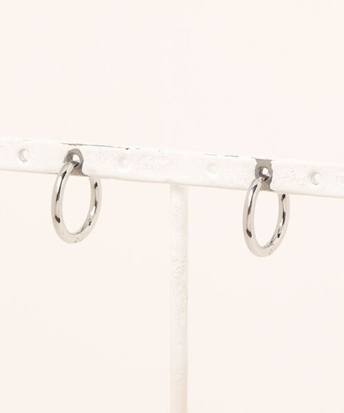 LOWRYS FARM（ローリーズファーム）の「ＭＩＮＩステンレスフープピアス　182661（ピアス（両耳用）・レディース・ゴールド/ゴールド系その他/キャメル/グレー/グレー系その他・FREE）」の2枚目の写真