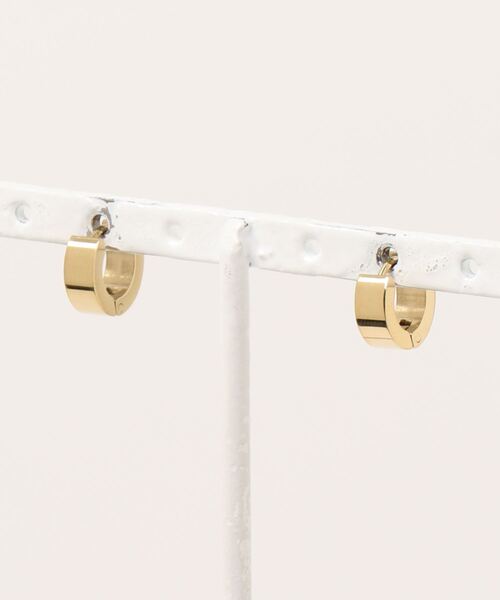 LOWRYS FARM（ローリーズファーム）の「ＭＩＮＩステンレスフープピアス　182661（ピアス（両耳用）・レディース・ゴールド/ゴールド系その他/キャメル/グレー/グレー系その他・FREE）」の6枚目の写真