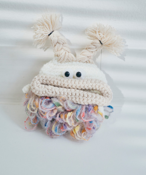 macaroni edge（マカロニエッジ）の「〈macaroni edge/マカロニエッジ〉毛糸のマスコット エアポッズケース(AirPods/AirPodsPro)（ヘッドフォン/イヤホン・レディース・レッド系/ピンク系2/ブルー系/ライトグリーン系/ベージュ系/オレンジ系/マルチ/ピンク系/ブラック系/サーモンピンク/パープル/エメラルド/ライトブルー/ライトグリーン/ライトベージュ/イエロー系・1/2/3/4）」の3枚目の写真