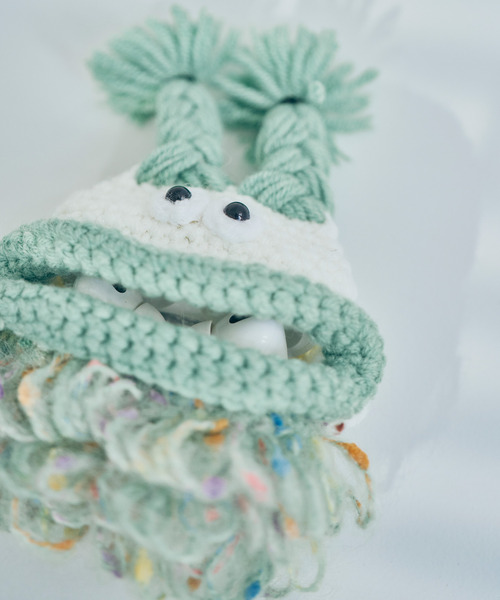 macaroni edge（マカロニエッジ）の「〈macaroni edge/マカロニエッジ〉毛糸のマスコット エアポッズケース(AirPods/AirPodsPro)（ヘッドフォン/イヤホン・レディース・レッド系/ピンク系2/ブルー系/ライトグリーン系/ベージュ系/オレンジ系/マルチ/ピンク系/ブラック系/サーモンピンク/パープル/エメラルド/ライトブルー/ライトグリーン/ライトベージュ/イエロー系・1/2/3/4）」の5枚目の写真