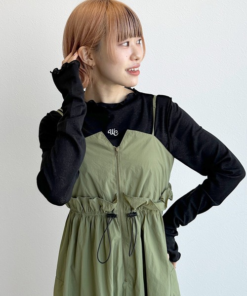 w closet(ダブルクローゼット)の「フィンガーホールボトルネックプルオーバー(その他トップス・レディース・ブラック/オフホワイト/ピンク・FREE)」の7枚目の写真