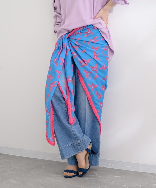 KATHARINE ROSS(キャサリンロス)の「【KATHARINE ROSS】pom AMSTERDAM origami Flower/pomegranate トライアングルストール(ストール/ショール・レディース・イエロー/ブルー・MEDIUM)」の2枚目の写真