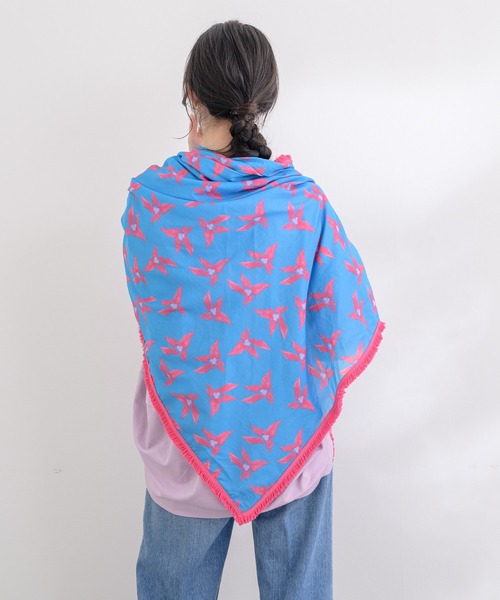 KATHARINE ROSS(キャサリンロス)の「【KATHARINE ROSS】pom AMSTERDAM origami Flower/pomegranate トライアングルストール(ストール/ショール・レディース・イエロー/ブルー・MEDIUM)」の4枚目の写真