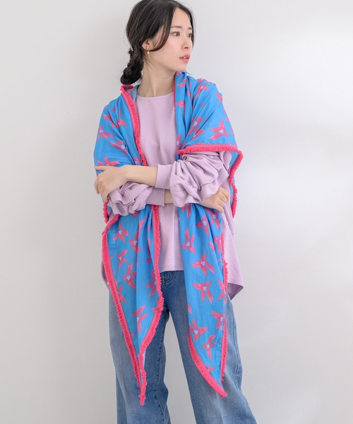 KATHARINE ROSS(キャサリンロス)の「【KATHARINE ROSS】pom AMSTERDAM origami Flower/pomegranate トライアングルストール(ストール/ショール・レディース・イエロー/ブルー・MEDIUM)」の5枚目の写真