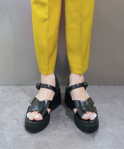 《APOM》本革クロスストラップウエッジサンダル